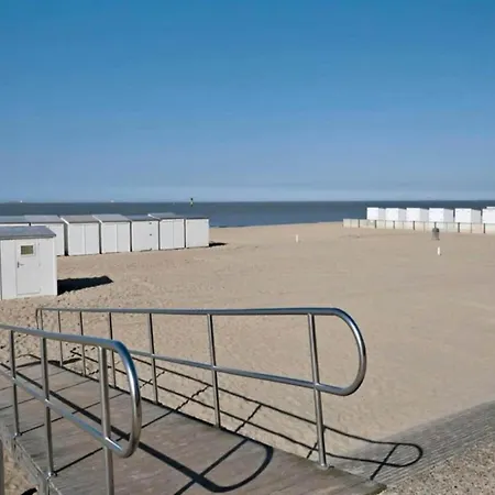 Panoramic Beachfront Bliss * קנוקה-הייסט